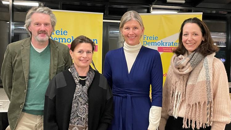 Dr. Ann-Veruschka Jurisch (MdB) und Vorstand des FDP OV Singen